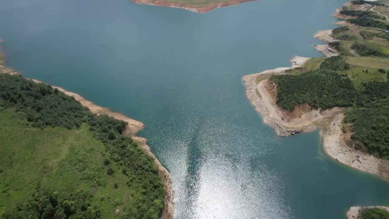 凉山冶勒湖视频下载