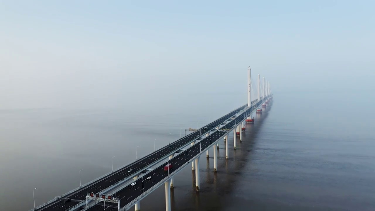 航拍浙江省跨钱塘江嘉绍大桥全景视频素材