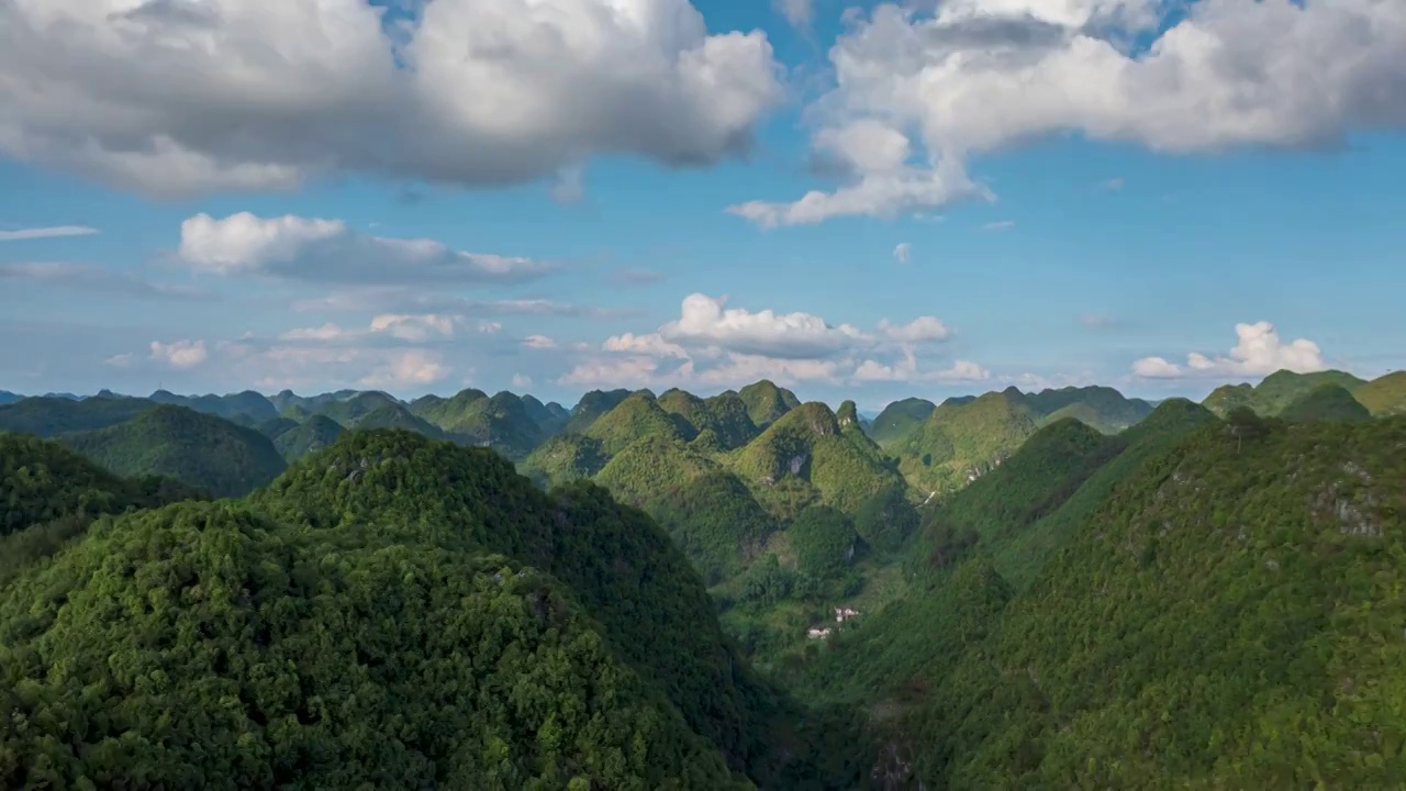 航拍延时摄影，贵州惠水县好花红镇的翁金村峰丛视频素材