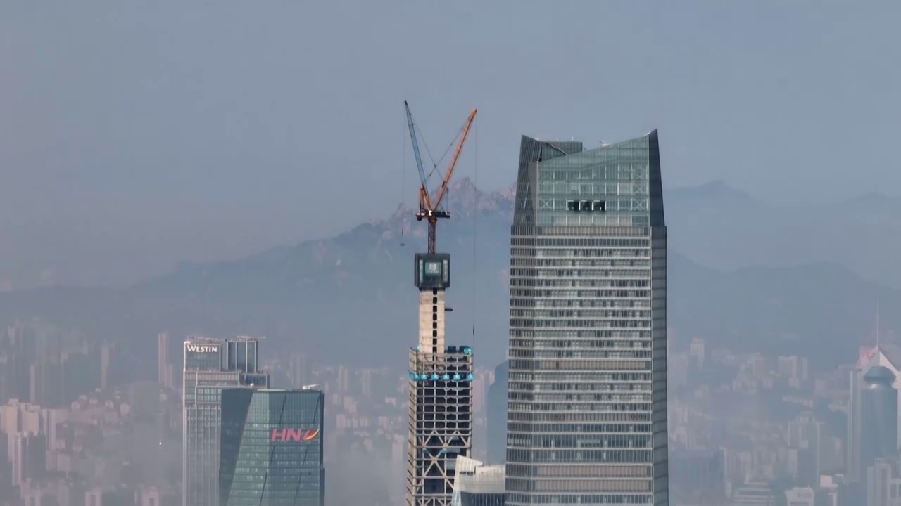 航拍青岛平流雾风光视频素材