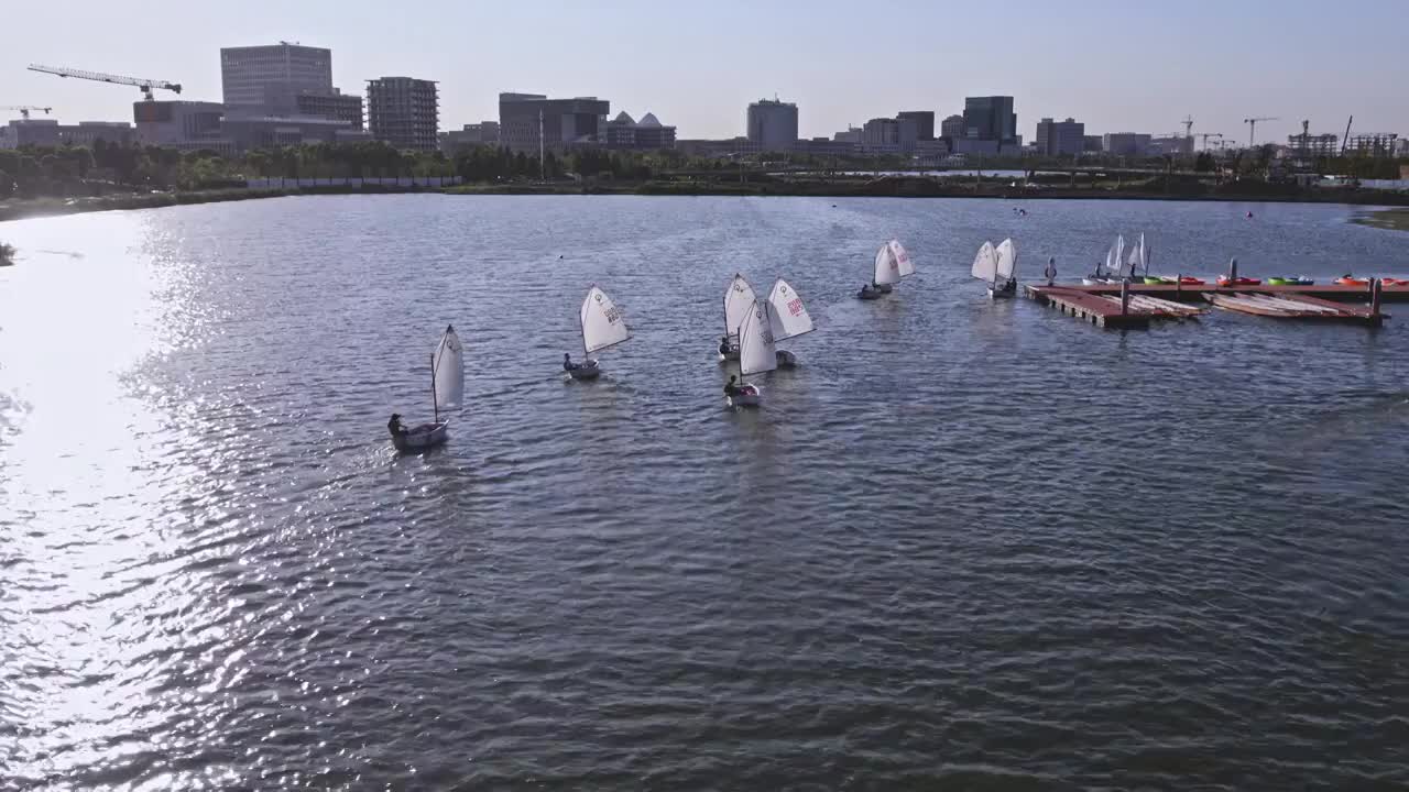 4K航拍上海临港滴水湖帆船基地视频素材