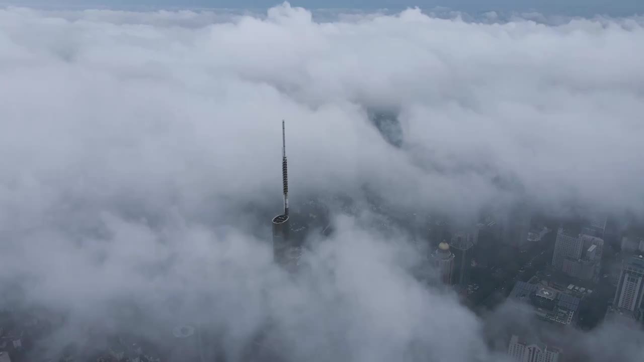 航拍云海中的南京紫峰大厦视频素材