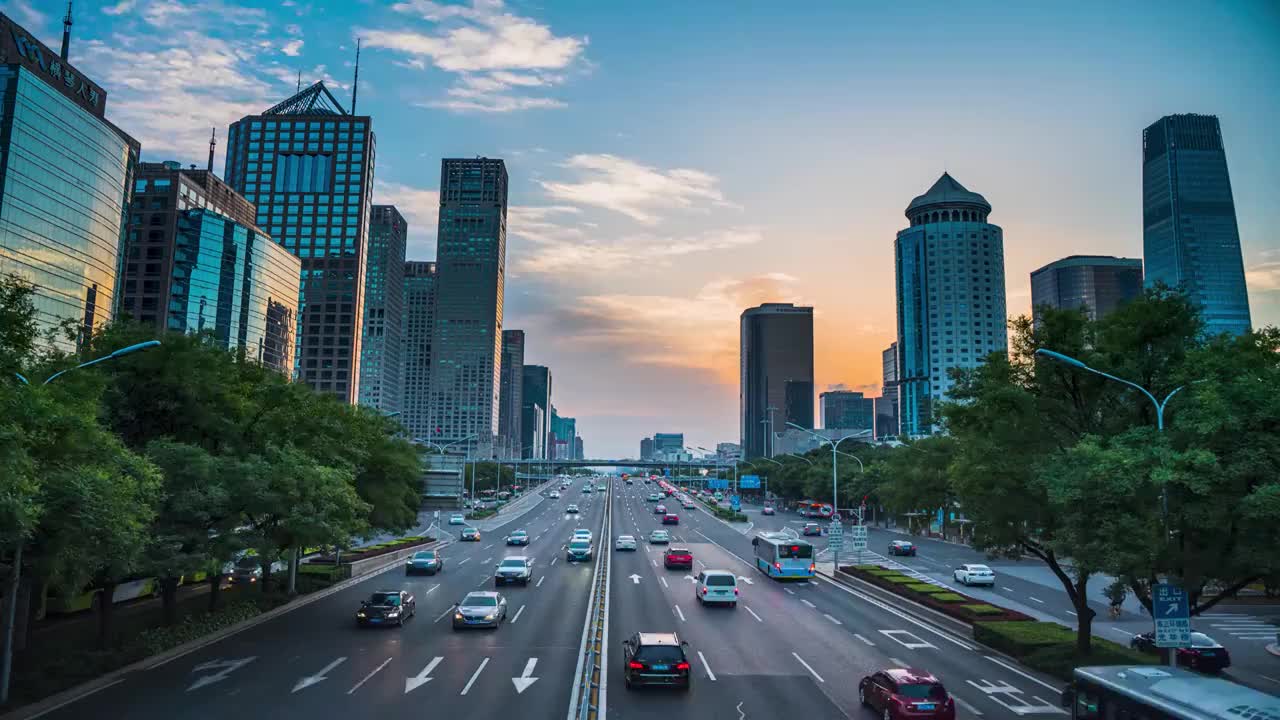 北京国贸桥车流日转夜延时视频拉伸视频素材