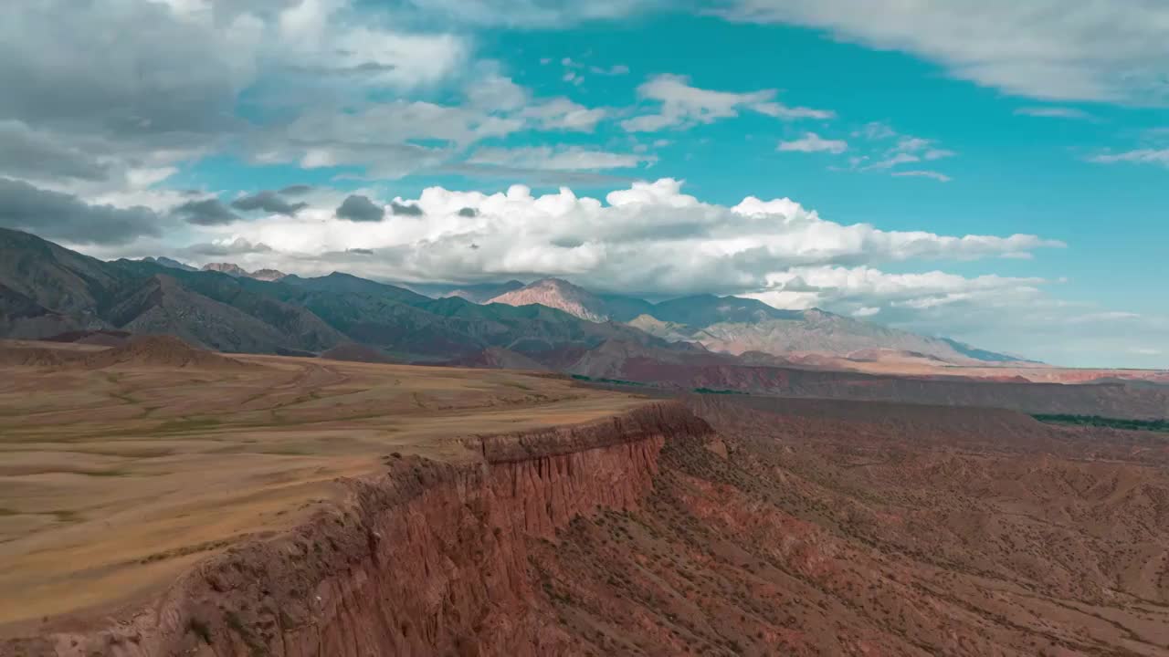 阿克苏阿克布拉克草原 托木尔峰视频素材