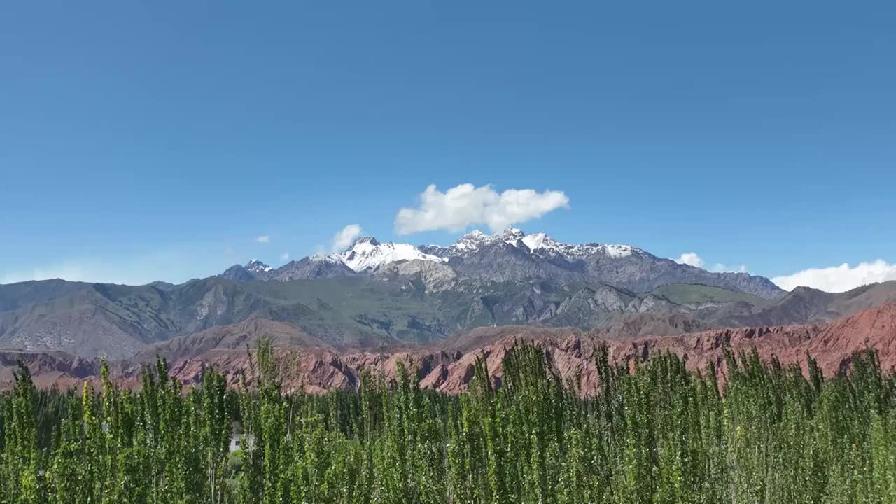 新疆阿克苏托木尔峰视频素材