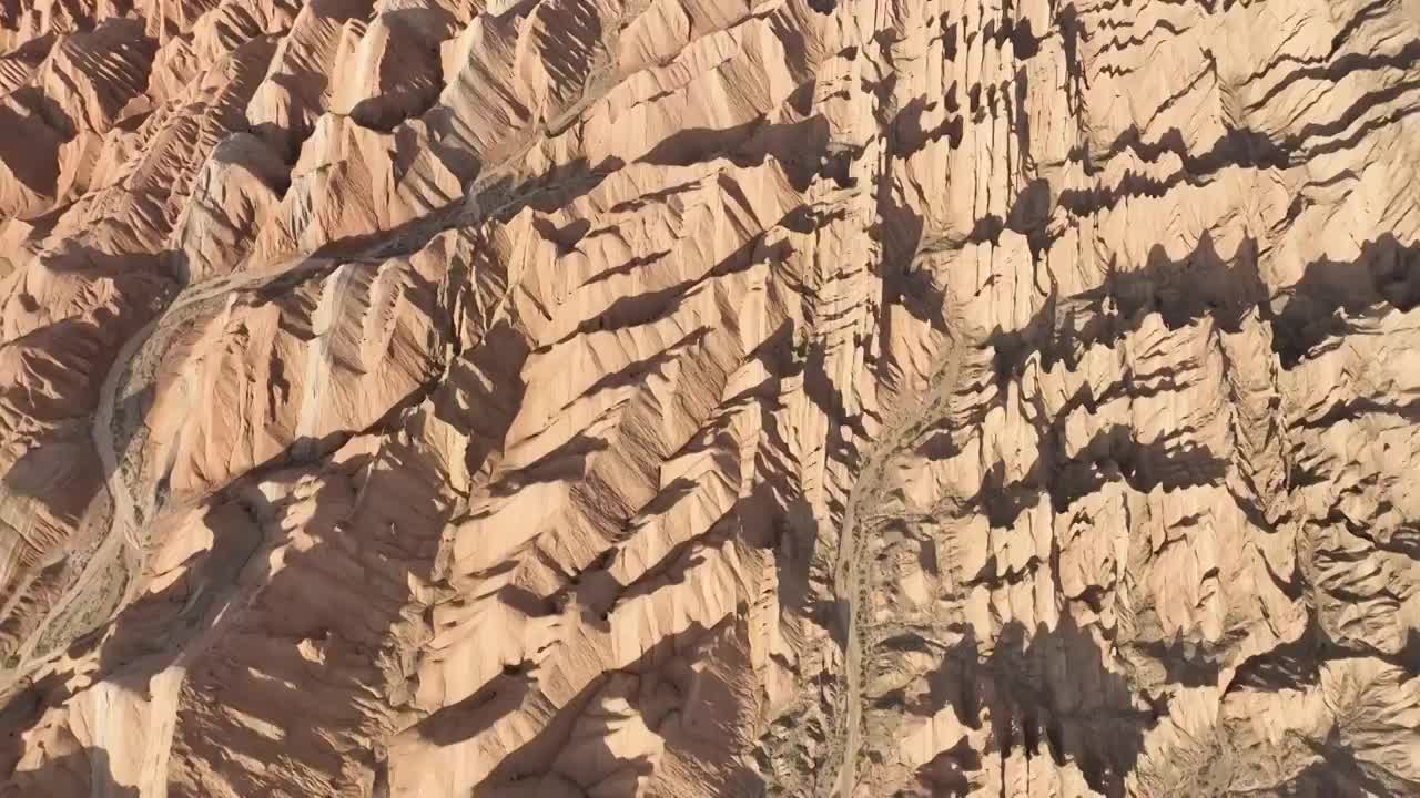 天山神秘大峡谷 红石林视频素材