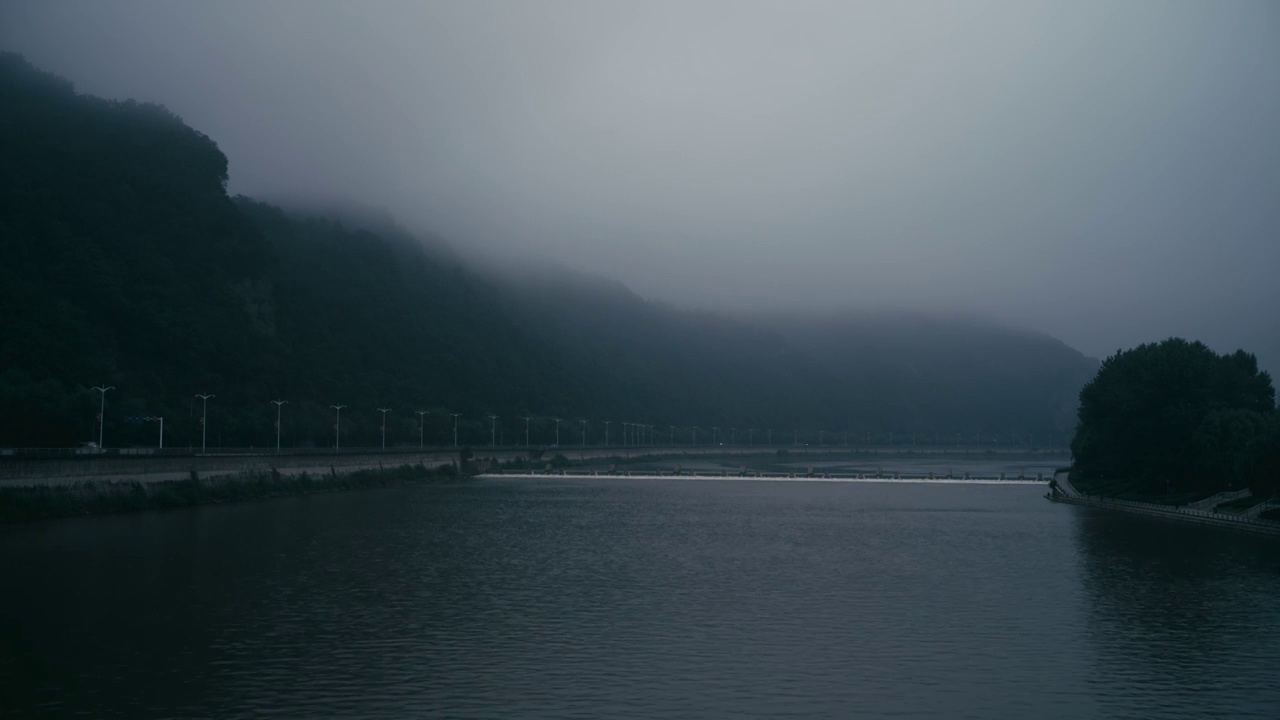 雾锁通化浑江两岸国画山水视频素材