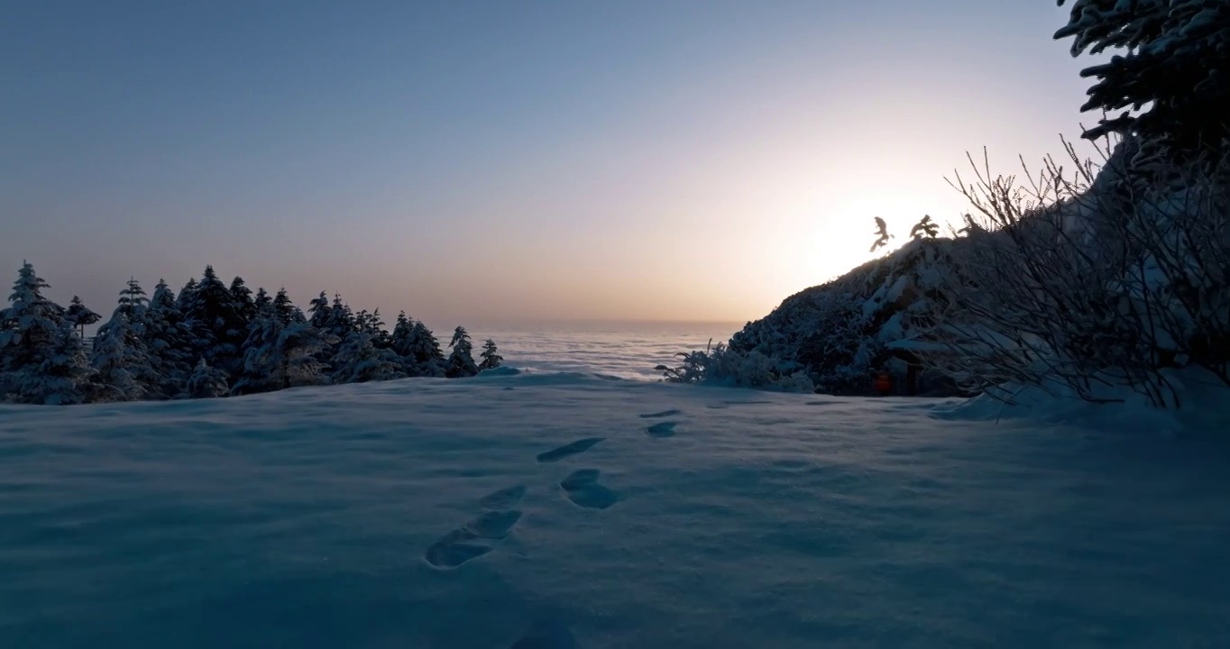 峨眉山金顶日出航拍雪景视频素材