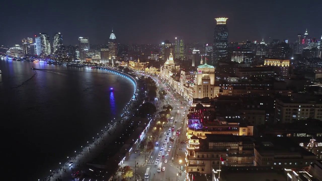 航拍外滩著名建筑与黄浦江夜景视频素材