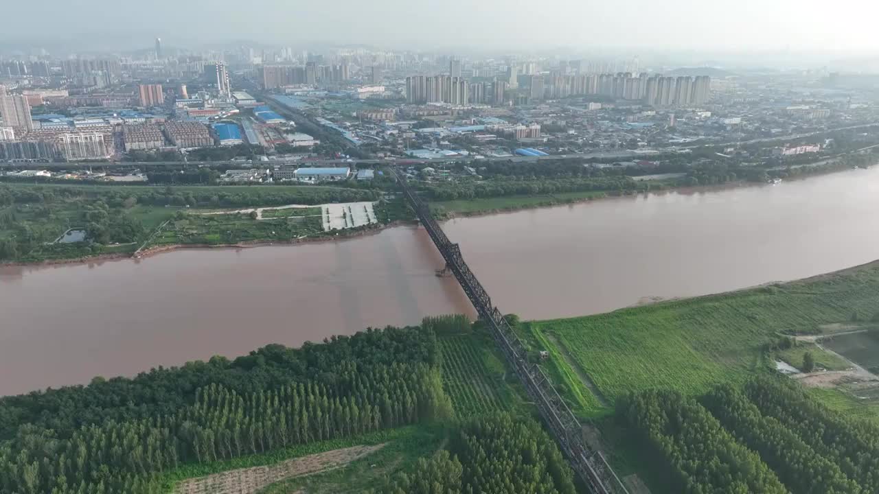 鸟瞰济南黄河铁路大桥视频素材