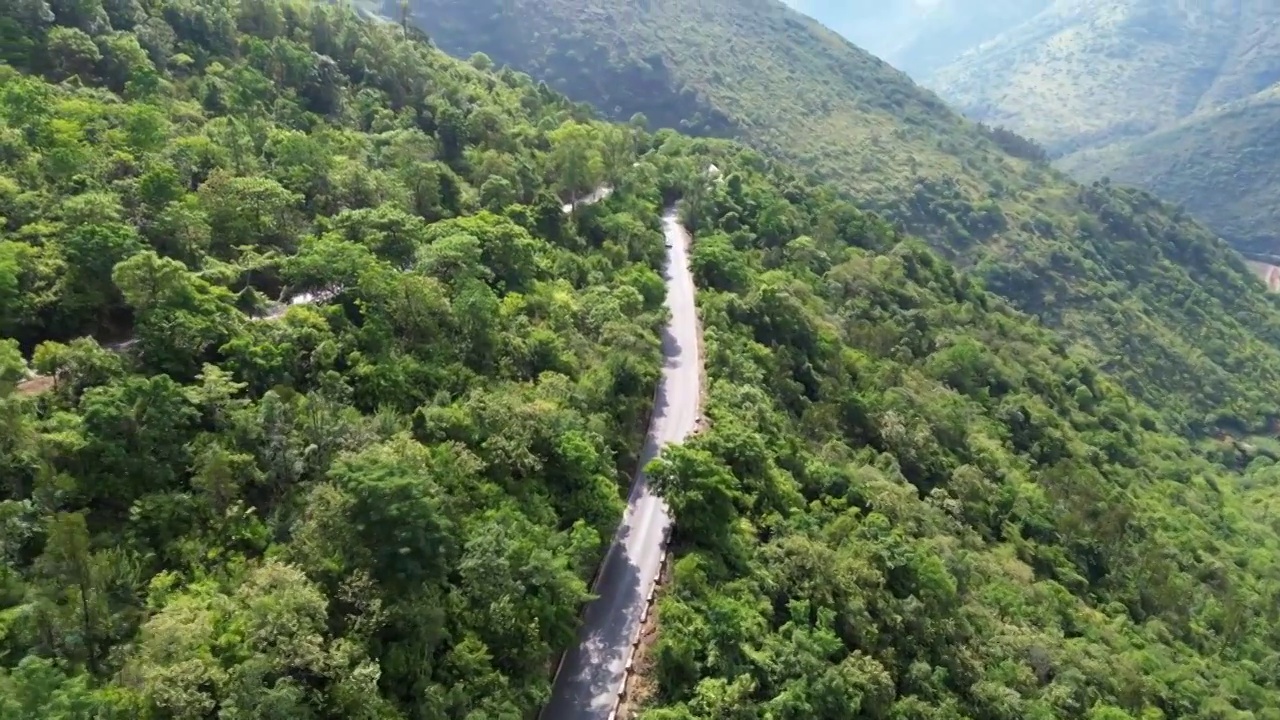 云南省红河州石屏县山区公路视频素材