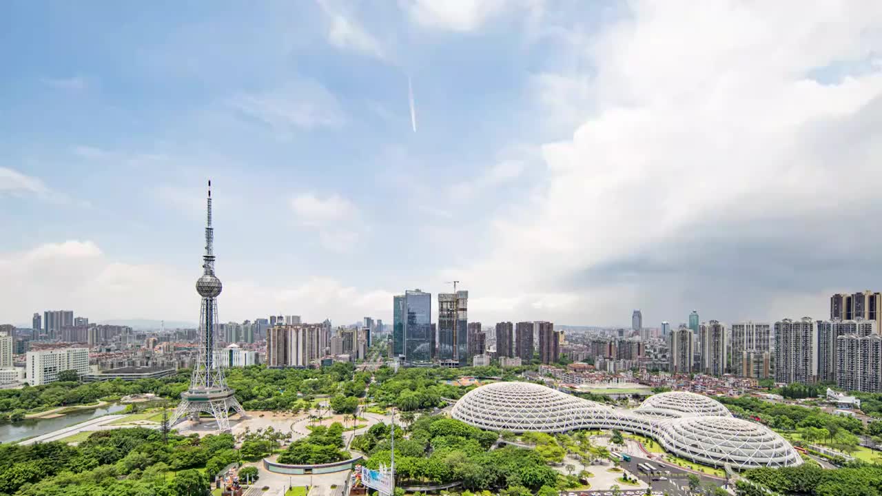 佛山电视塔和岭南明珠体育馆城市天际线延时摄影视频素材