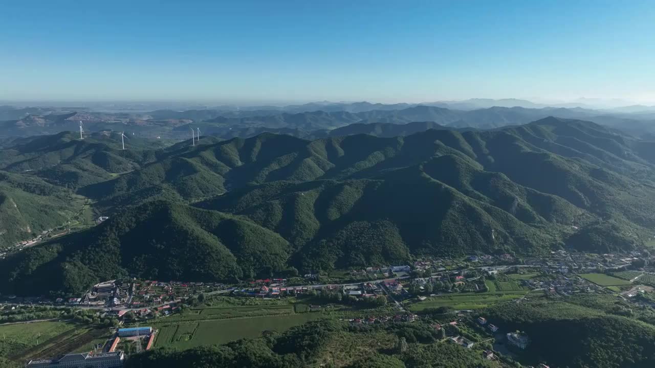 航拍辽宁千山山谷村庄风景视频素材