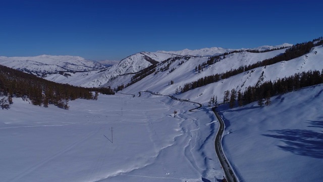 飞向雪山视频素材