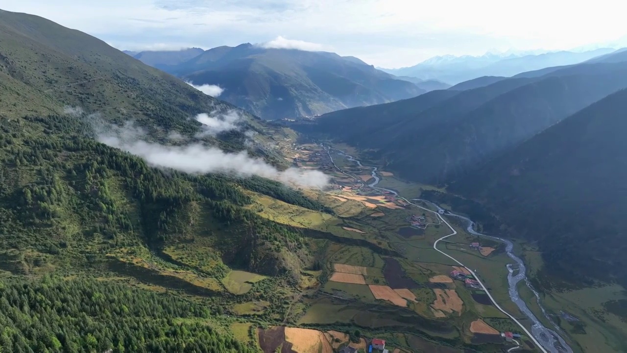 四川甘孜贡嘎山乡田园风光视频素材