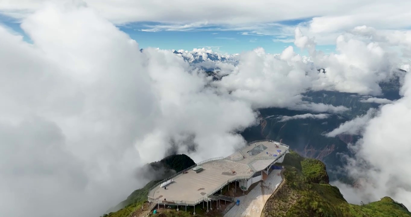 四川牛背山山顶清晨自然风光视频素材