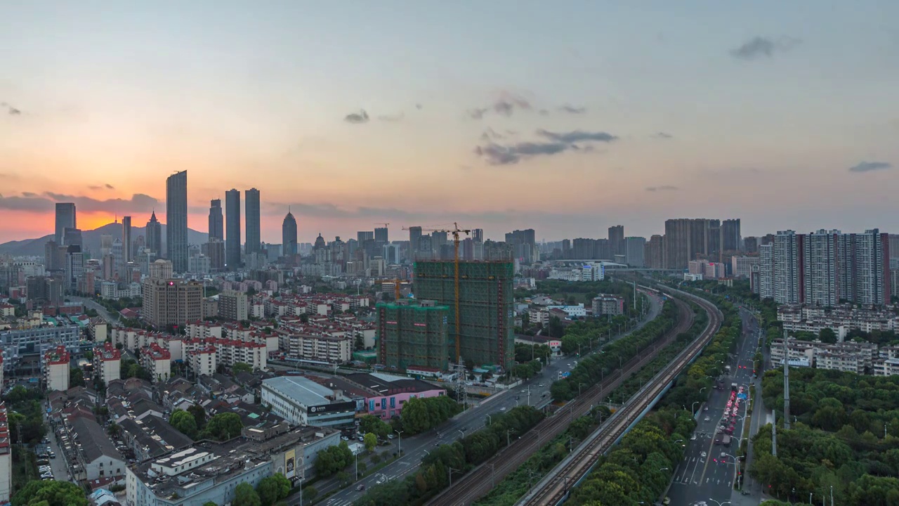 沪宁高铁无锡段城市建筑日落晚霞风光和高铁运输画面视频素材