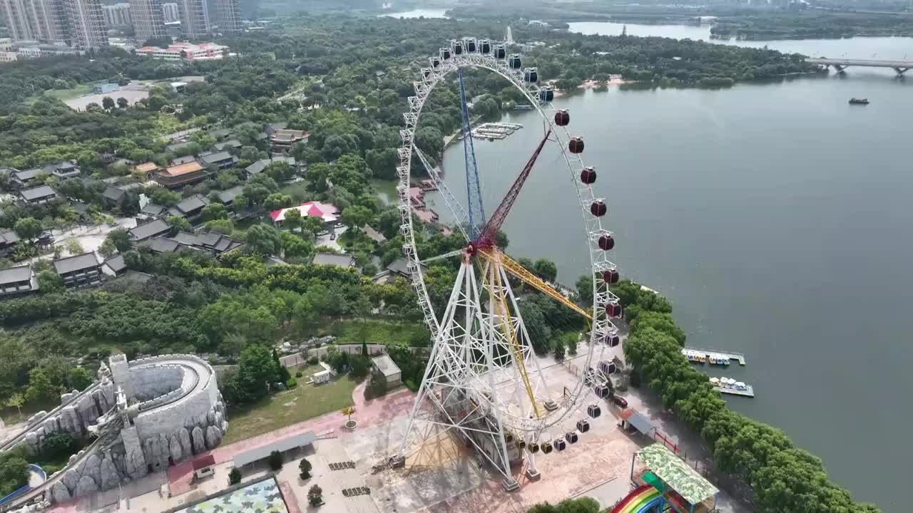 济南长清湖畔摩天轮航拍视频素材