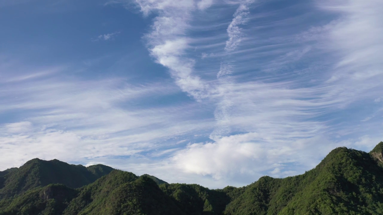 高山伪卷云视频素材