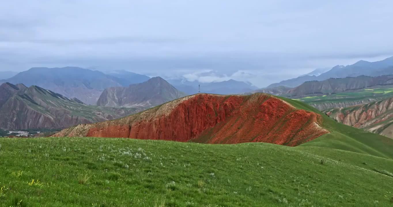 祁连山的风光，祁连卓尔山景区，夏季的祁连山，祁连草原，绿水青山，避暑胜地视频素材