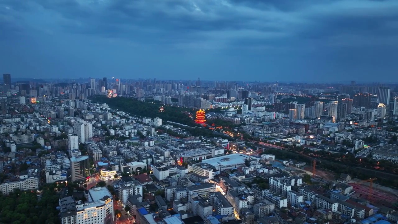 航拍武汉城市街景与地标古建筑黄鹤楼视频素材