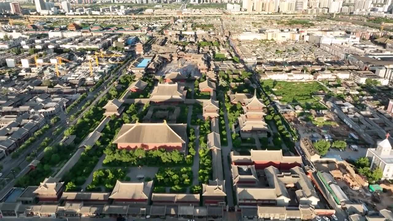 中国山西省大同古城航拍，华严寺，纯阳宫，清真大寺，代王府视频素材画面1
