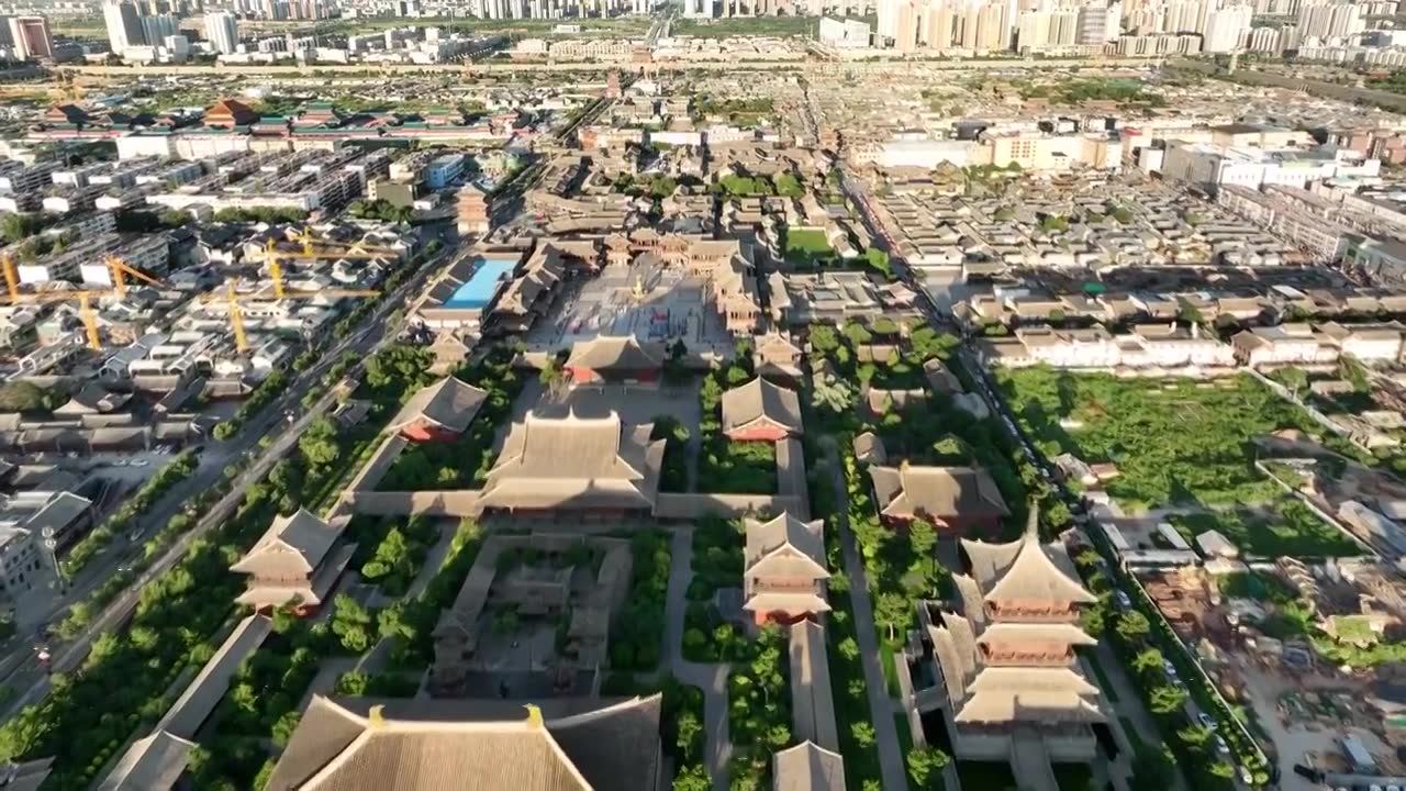 中国山西省大同古城航拍，华严寺，纯阳宫，清真大寺，代王府视频素材画面2