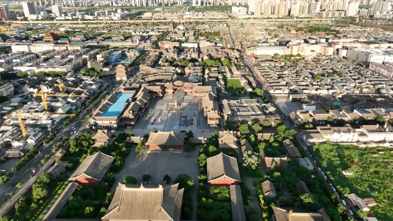 中国山西省大同古城航拍，华严寺，纯阳宫，清真大寺，代王府视频素材画面3