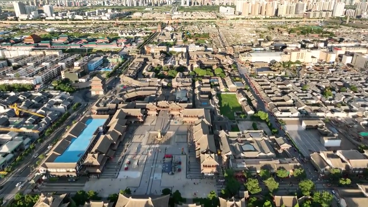 中国山西省大同古城航拍，华严寺，纯阳宫，清真大寺，代王府视频素材画面4