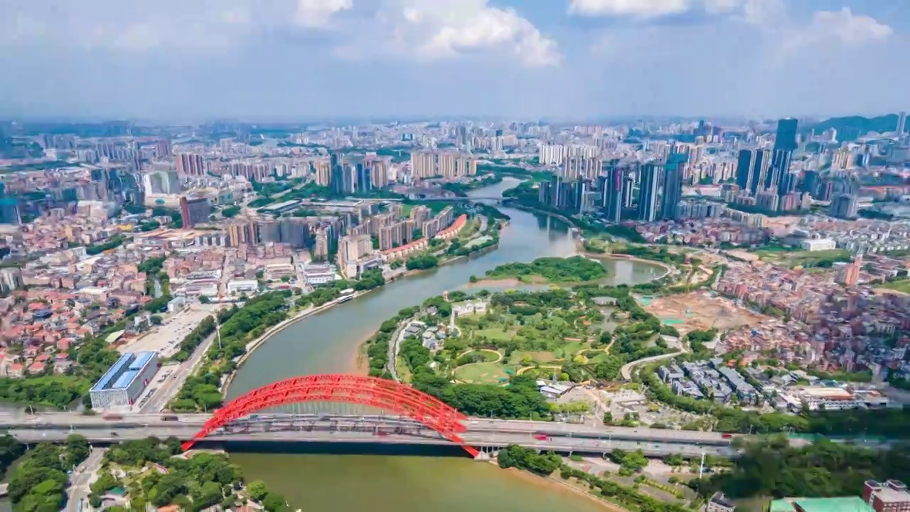 东莞水道特大桥和龙湾湿地乐跑公园环绕延时航拍视频素材