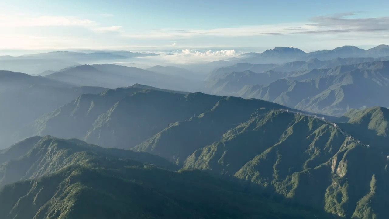 四川牛背山山峰与云海视频素材