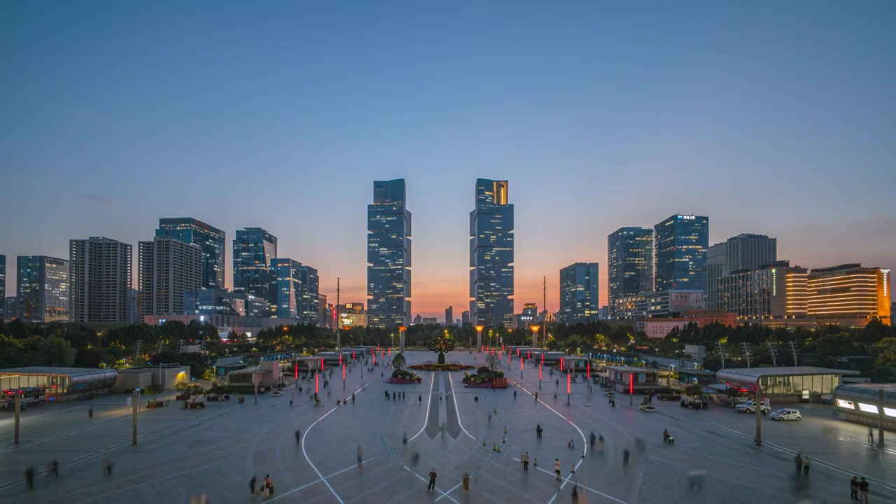 河南郑州东站双子塔绿地中心日转夜延时摄影视频素材画面3