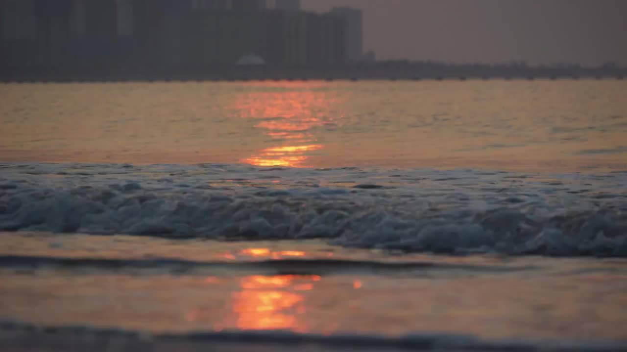 太阳在海面冉冉升起视频素材