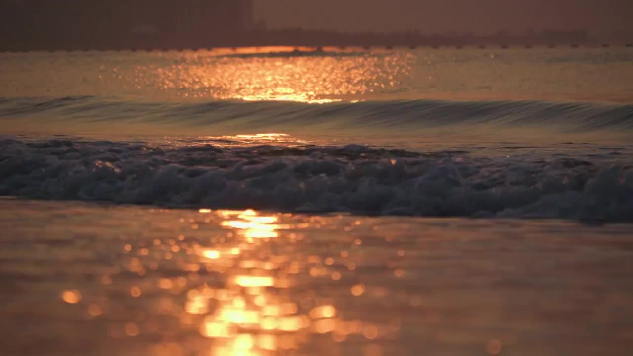 太阳在海面冉冉升起视频素材