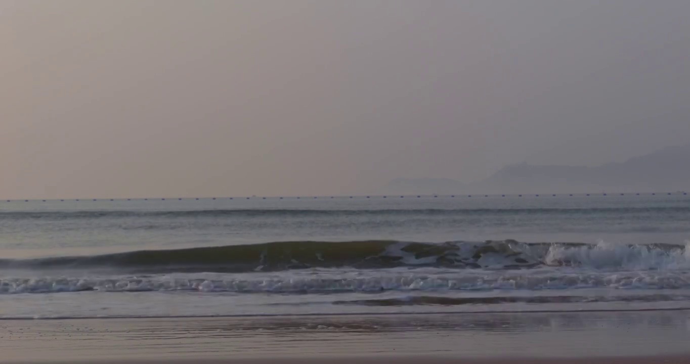 太阳在海面冉冉升起视频素材