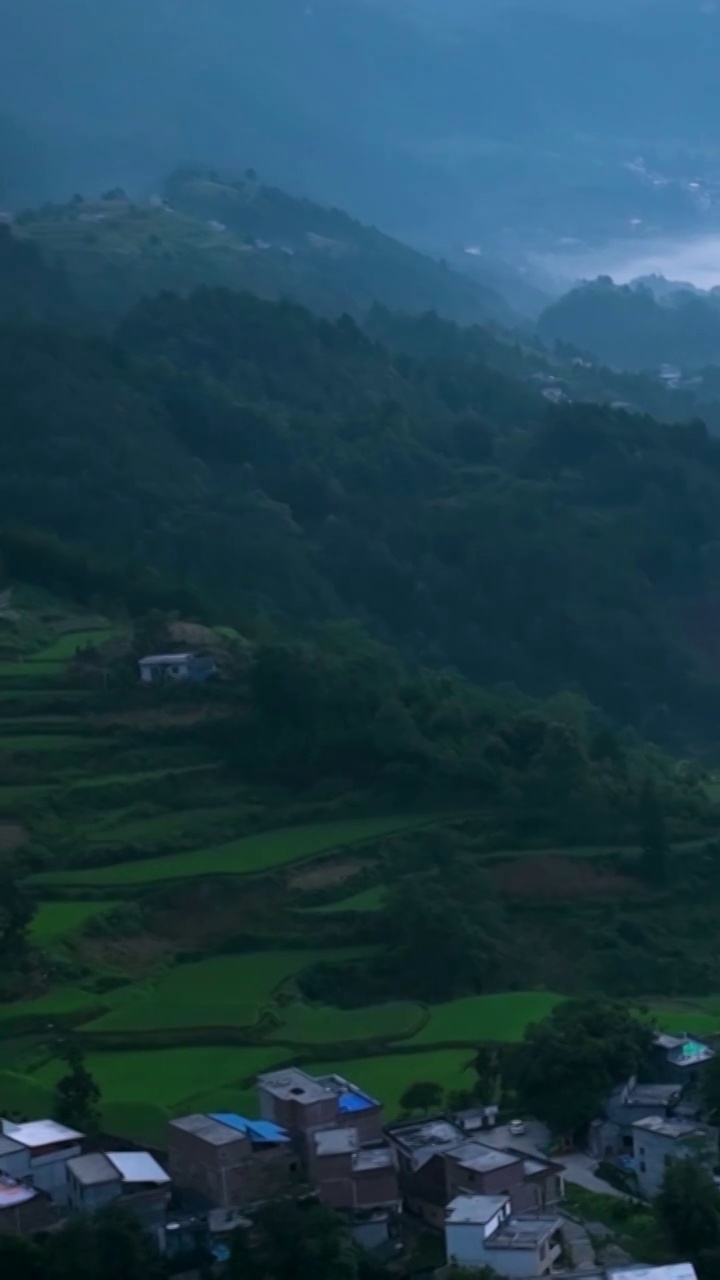 高清竖屏航拍河池南丹岜地瑶寨村最美云雾（合集）视频素材