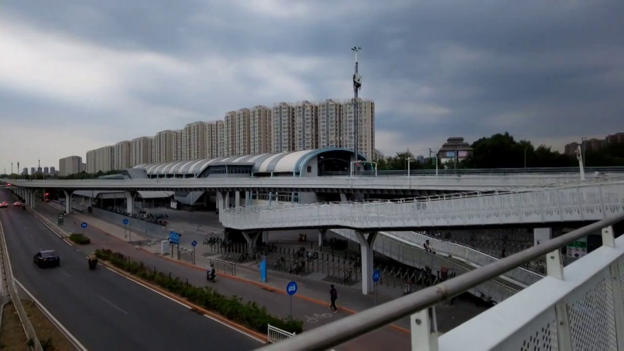 城市地铁站外部道路延时景观视频下载