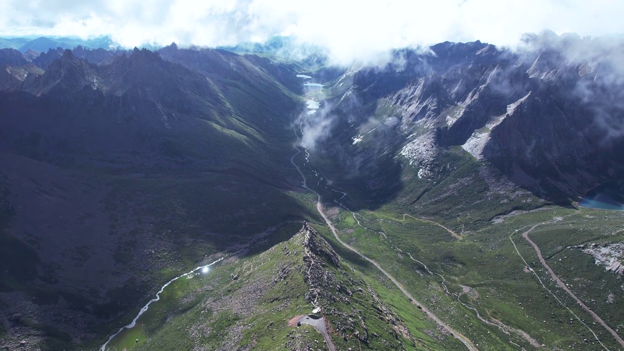 航拍四川阿坝州莲宝叶则景区山峰云海自然风光视频素材