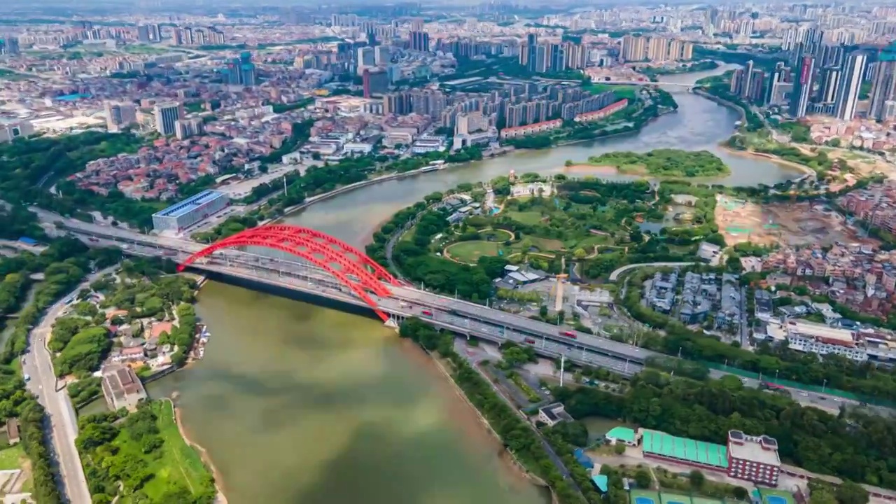 东莞水道特大桥和龙湾湿地乐跑公园环绕延时航拍视频素材