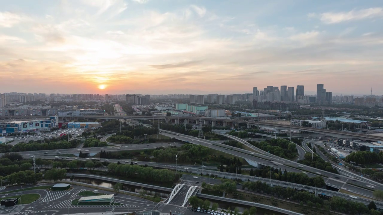 北京丽泽商务区与玉泉营桥日落晚霞夜景视频素材