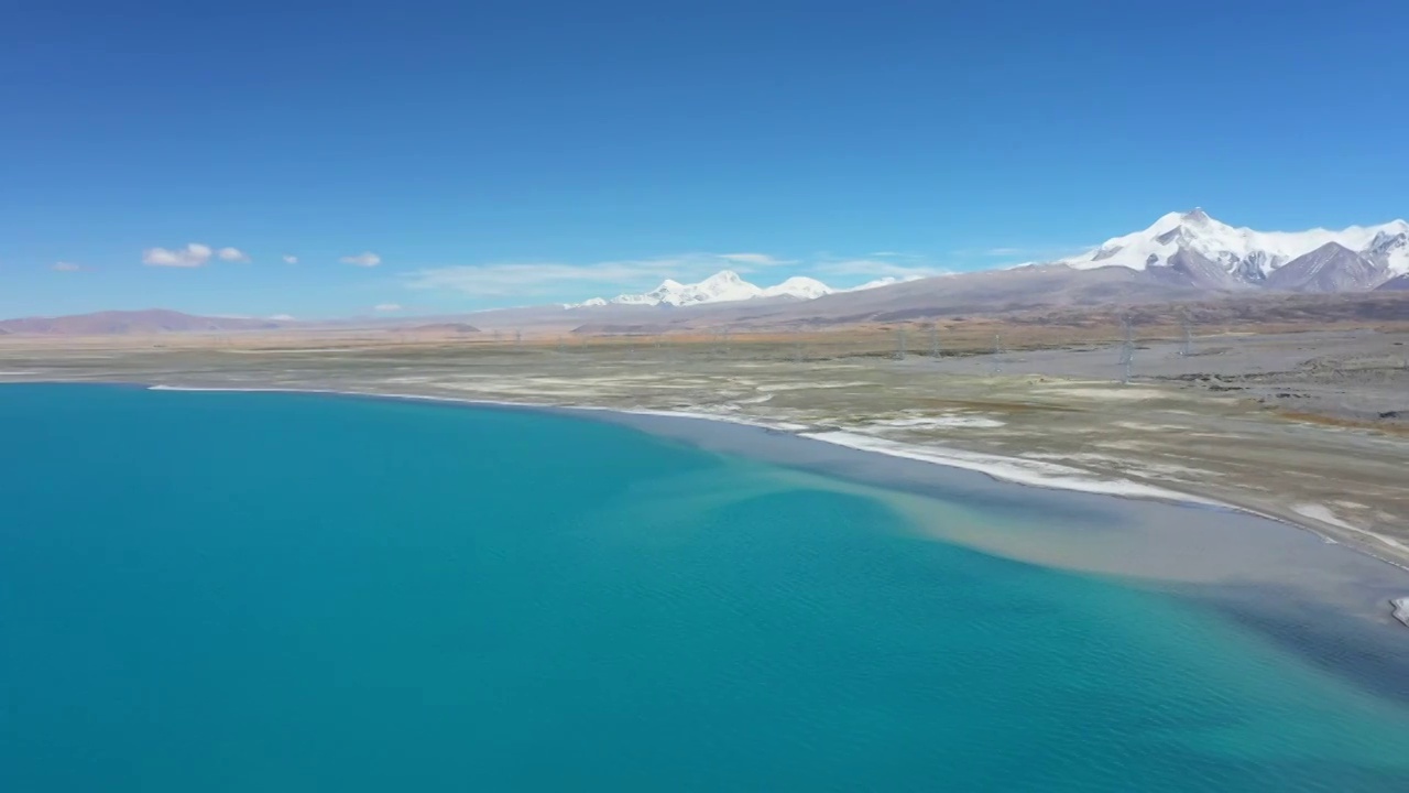 航拍佩枯措和希夏邦马峰视频素材