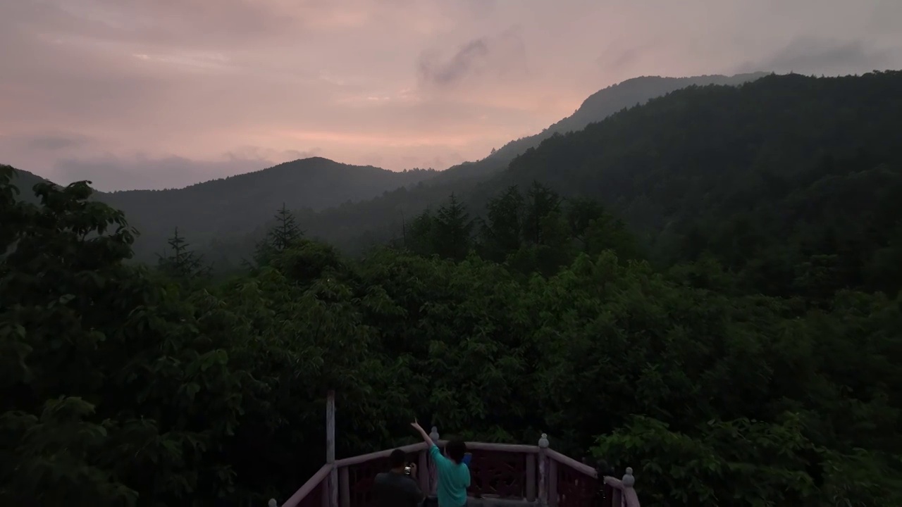 暴雨前的云海视频素材