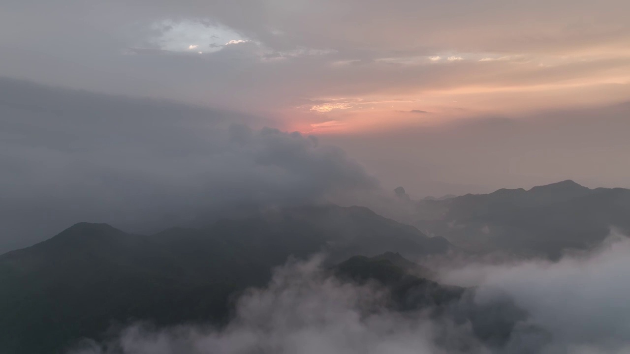 暴雨前的云海视频素材