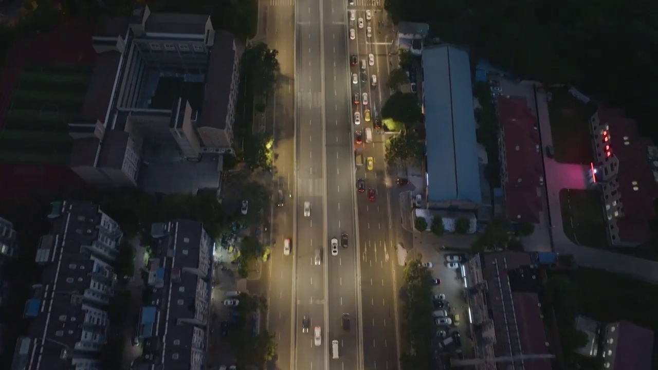 航拍夜幕下的城市道路车流视频素材