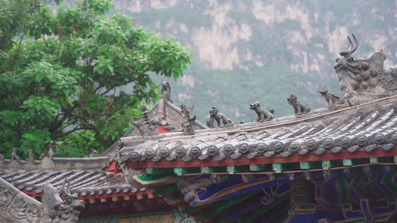 雨天传统建筑屋檐视频素材