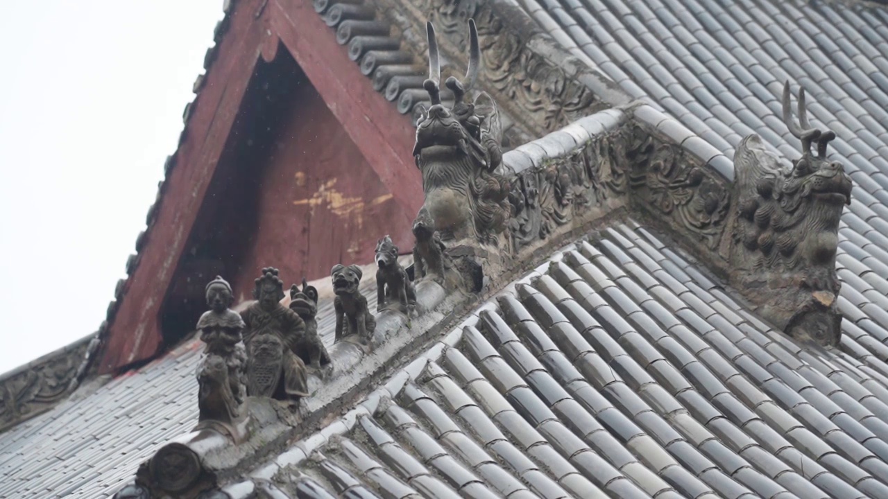 雨天传统建筑屋檐视频素材