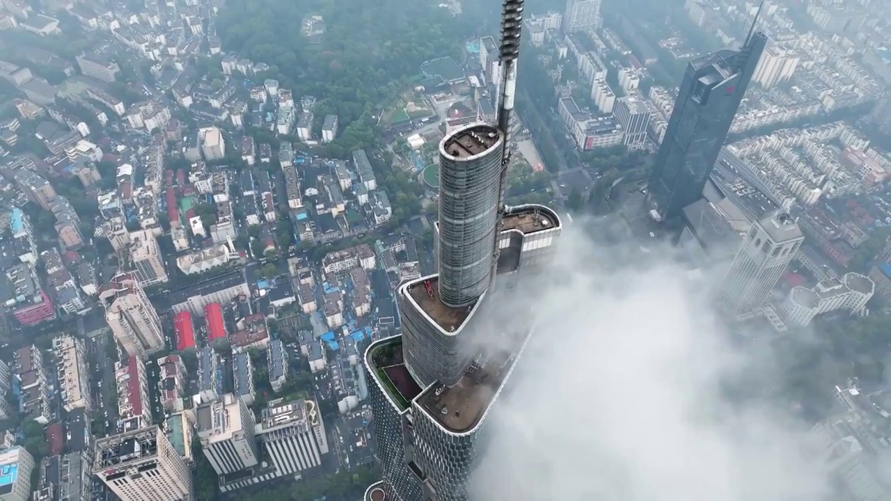 航拍云海中的南京紫峰大厦视频素材