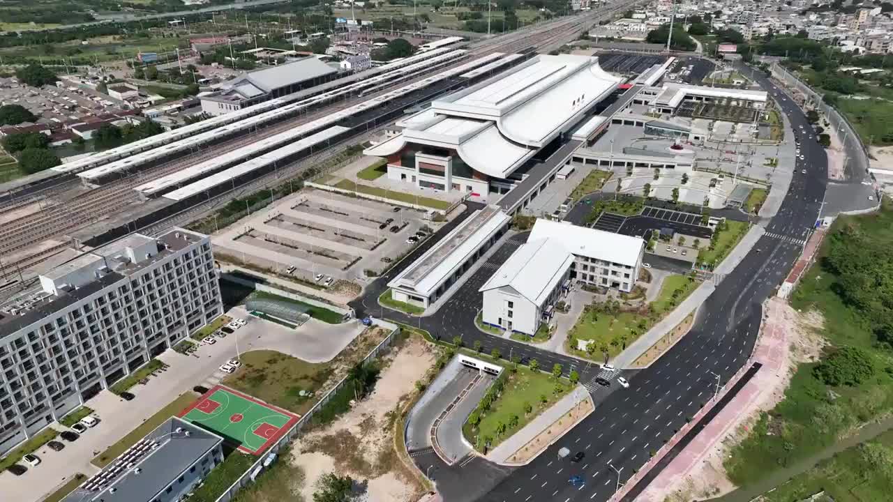 广东省潮州市潮安区厦深铁路潮汕高铁站航拍视频素材