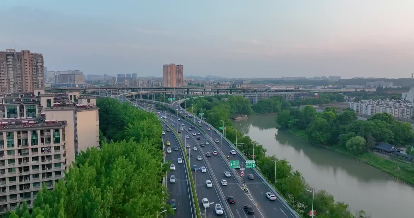 航拍南京繁忙的内环南线车流视频素材