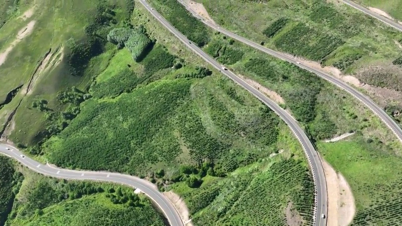 中国内蒙古赤峰北疆风景大道弯道梁盘山公路视频素材